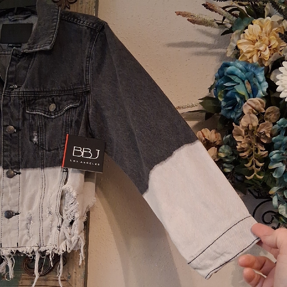 BBJ Los Angeles Women's Two-Tone Jean Jacket. NWT Size Medium - Picture 9 of 14